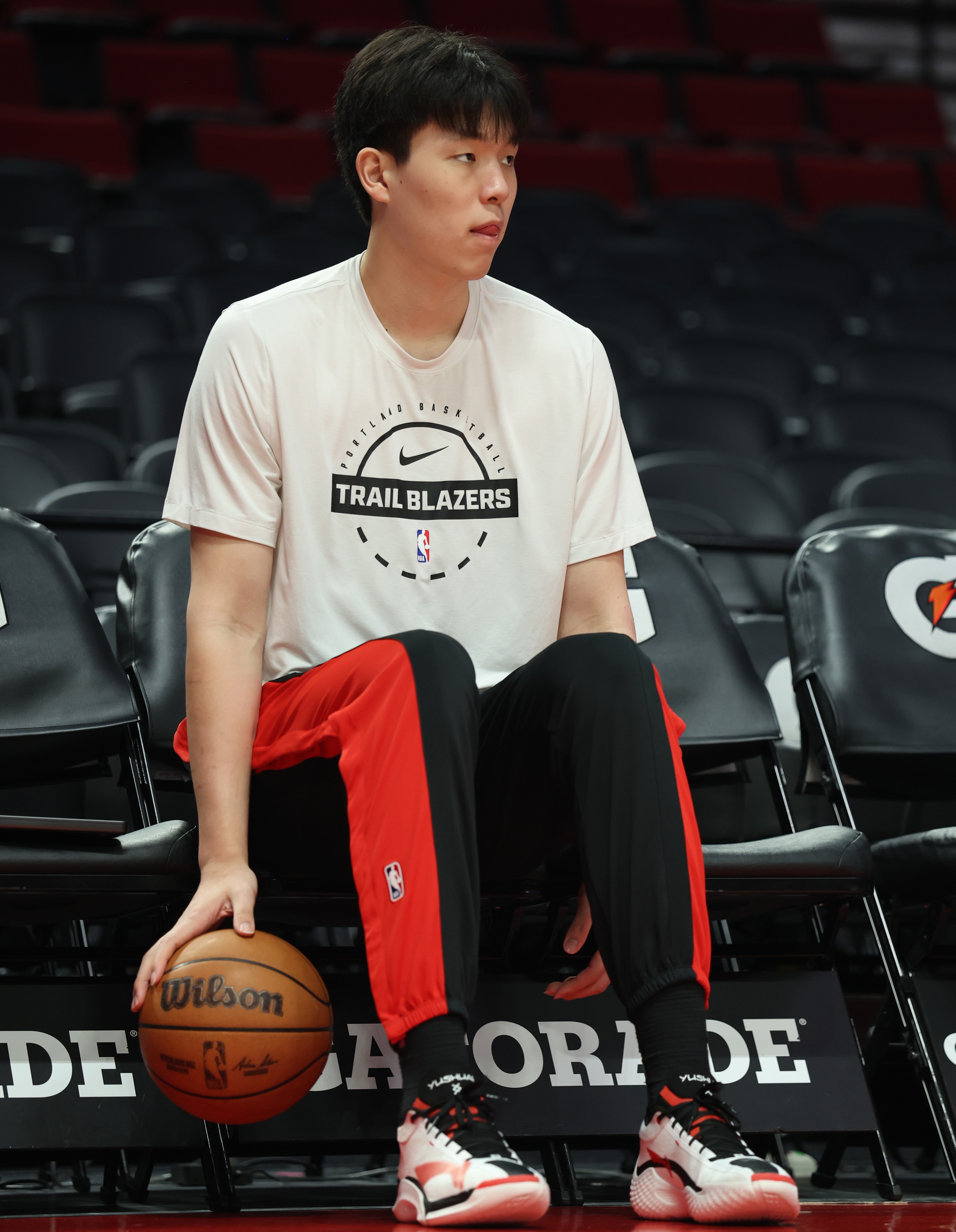 杨瀚森背靠背第1场未出战 明日开拓者客战奇才 有老对手萨尔