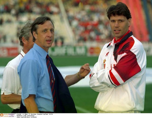 界杯外围买球-满级号的17岁！范巴斯滕首秀替下克鲁伊夫，这是足坛最牛交接